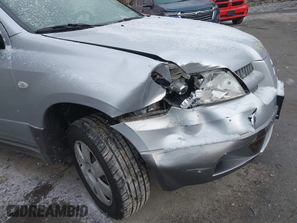 2005 Mitsubishi Outlander LS with VIN JA4LX31F25U045299, listed as a IAAI auction lot 41339369 with 100,697 mi miles. Bid and sale history available at carsss.com. Image 6.