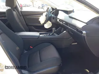 2021 Mazda 3 S z VIN 3MZBPAAL8MM254784, wystawiony jako IAAI lot #41936261 z przebiegiem 18 156 mil mil oraz . Historia ofert i sprzedaży dostępna na DreamBid. Obrazek 5.