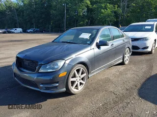 2014 Mercedes-Benz C 250 Sport z VIN WDDGF4HB2EG241072, wystawiony jako IAAI lot #42553128 z przebiegiem 106 726 mil mil oraz . Historia ofert i sprzedaży dostępna na DreamBid. Obrazek 17.