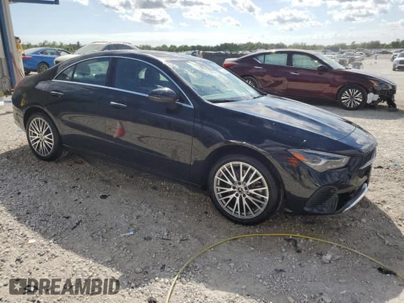 2025 Mercedes-Benz CLA 250 z VIN W1K5J4GB3SN528161, wystawiony jako Copart lot #49982195 z przebiegiem 10 455 mil mil oraz Czysty tytuł • Clean title. Historia ofert i sprzedaży dostępna na DreamBid. Obrazek 4.