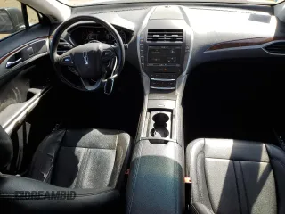 2015 Lincoln MKZ z VIN 3LN6L2GK1FR613074, wystawiony jako Copart lot #52157775 z przebiegiem 118 144 mil mil oraz Szkoda całkowita • Salvage title. Historia ofert i sprzedaży dostępna na DreamBid. Obrazek 8.