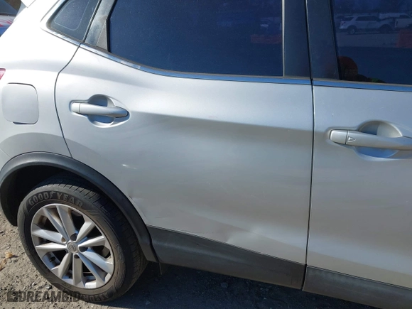 2017 Nissan Rogue Sport SV with VIN JN1BJ1CP6HW010659, listed as a IAAI auction lot 41024516 with 165,498 mi miles. Bid and sale history available at carsss.com. Image 18.