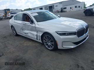 2022 BMW 7 Series 740i with VIN WBA7T2C08NCG88476, listed as a IAAI auction lot 42135370 with 28,070 mi miles and . Bid and sale history available at DreamBid. Image 1.