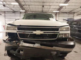 2006 Chevrolet Silverado 1500HD LT1 with VIN 1GCGK13U76F242626, listed as a IAAI auction lot 40786885 with 171,077 mi miles and . Bid and sale history available at DreamBid. Image 6.