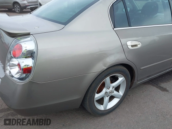 2005 Nissan Altima SE z VIN 1N4BL11EX5C161029, wystawiony jako IAAI lot #42044113 z przebiegiem 124 313 mil mil oraz . Historia ofert i sprzedaży dostępna na DreamBid. Obrazek 6.