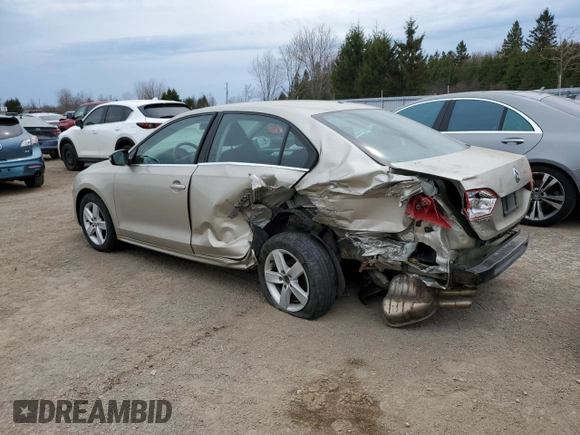2013 Volkswagen Jetta Comfortline с VIN 3VWDL7AJ0DM247575, выставлен на аукционе Copart как лот 53722715 с пробегом 256 015 миль миль и Списание • Salvage title. История ставок и продаж доступна на DreamBid. Изображение 2.