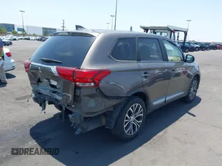 2017 Mitsubishi Outlander SE z VIN JA4AD3A32HZ040522, wystawiony jako IAAI lot #42444446 z przebiegiem 62 842 mil mil oraz . Historia ofert i sprzedaży dostępna na DreamBid. Obrazek 13.