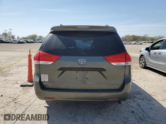 2014 Toyota Sienna L z VIN 5TDZK3DC2ES418247, wystawiony jako Copart lot #53362315 z przebiegiem 165 120 mil mil oraz Szkoda całkowita • Salvage title. Historia ofert i sprzedaży dostępna na DreamBid. Obrazek 6.