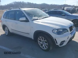 2011 BMW X5 35i with VIN 5UXZV4C57BL406526, listed as a IAAI auction lot 41580453 with 0 mi miles. Bid and sale history available at carsss.com. Image 1.