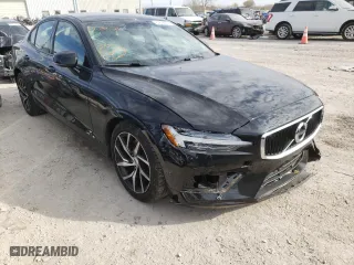 2020 Volvo S60 Momentum with VIN 7JR102FK6LG064517, listed as a Copart auction lot 64598252 with 14,219 mi miles. Bid and sale history available at carsss.com. Image 1.