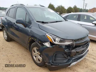 2021 Chevrolet Trax LT z VIN KL7CJPSM0MB371427, wystawiony jako IAAI lot #42107598 z przebiegiem 67 104 mil mil oraz . Historia ofert i sprzedaży dostępna na DreamBid. Obrazek 1.