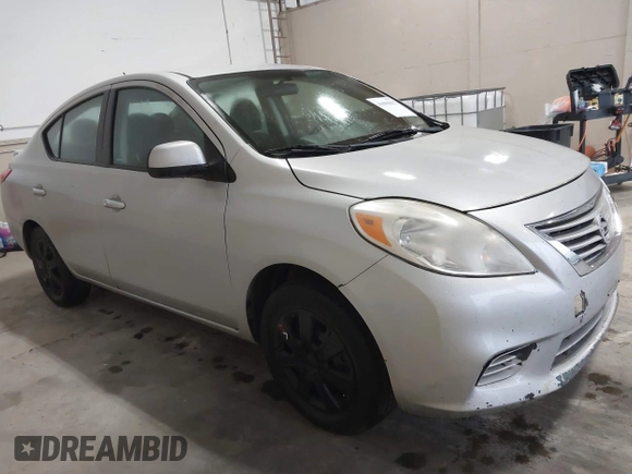 2014 Nissan Versa SV with VIN 3N1CN7AP4EK440552, listed as a IAAI auction lot 41099015 with 97,074 mi miles. Bid and sale history available at carsss.com. Image 1.