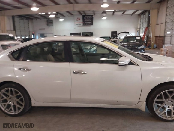 2014 Nissan Altima 2.5 S with VIN 1N4AL3AP8EC318968, listed as a IAAI auction lot 41678581 with NaN miles. Bid and sale history available at carsss.com. Image 13.