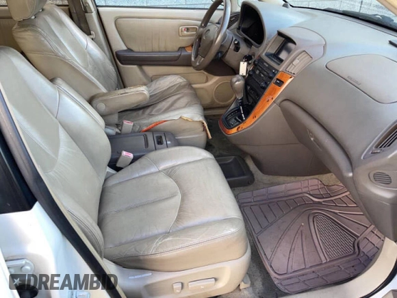 2000 Lexus RX 300 with VIN JT6HF10UXY0159914, listed as a Copart auction lot 82822194 with 220,515 mi miles and Clean Title. Bid and sale history available at carsss.com. Image 5.