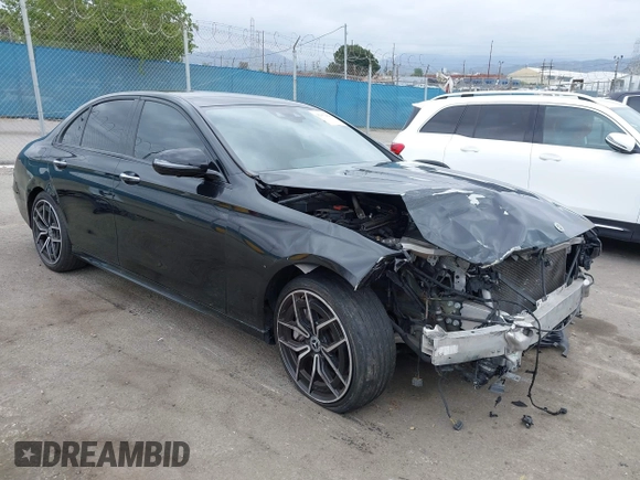 2022 Mercedes-Benz E 450 z VIN W1KZF5KB8NB092932, wystawiony jako IAAI lot #42052966 z przebiegiem 57 176 mil mil oraz . Historia ofert i sprzedaży dostępna na DreamBid. Obrazek 1.