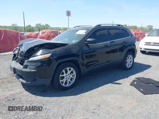 2017 Jeep Cherokee Latitude z VIN 1C4PJLCB1HW596240, wystawiony jako IAAI lot #42092862 z przebiegiem 105 087 mil mil oraz . Historia ofert i sprzedaży dostępna na DreamBid. Obrazek 2.