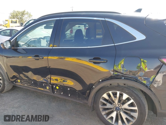 2020 Ford Escape Titanium z VIN 1FMCU9J97LUB18350, wystawiony jako IAAI lot #42574736 z przebiegiem 82 551 mil mil oraz . Historia ofert i sprzedaży dostępna na DreamBid. Obrazek 18.