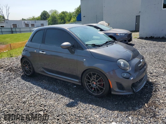 2015 FIAT 500 Abarth z VIN 3C3CFFFH1FT508103, wystawiony jako Copart lot #59267965 z przebiegiem 108 068 mil mil oraz Szkoda całkowita • Salvage title. Historia ofert i sprzedaży dostępna na DreamBid. Obrazek 4.