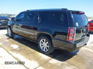 2011 GMC Yukon XL Denali z VIN 1GKS2MEFXBR332506, wystawiony jako IAAI lot #41954317 z przebiegiem 178 036 mil mil oraz . Historia ofert i sprzedaży dostępna na DreamBid. Obrazek 3.