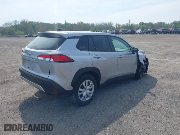 2022 Toyota Corolla Cross L z VIN 7MUAAAAG7NV009940, wystawiony jako IAAI lot #42117351 z przebiegiem 23 290 mil mil oraz . Historia ofert i sprzedaży dostępna na DreamBid. Obrazek 4.