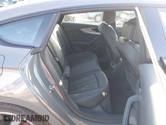 2024 Audi A5 Sportback S line Premium Plus z VIN WAUFACF52RA050804, wystawiony jako IAAI lot #41046774 z przebiegiem 6 493 mil mil oraz . Historia ofert i sprzedaży dostępna na DreamBid. Obrazek 8.