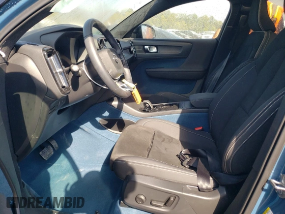 2022 Volvo C40 Ultimate с VIN YV4ED3GB9N2004012, выставлен на аукционе Copart как лот 74464444 с пробегом 3 953 миль миль и Списание • Salvage title. История ставок и продаж доступна на DreamBid. Изображение 7.