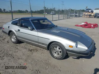 1983 Datsun 280ZX z VIN JN1HZ04S3DX562060, wystawiony jako IAAI lot #42063701 z przebiegiem 35 754 mil mil oraz . Historia ofert i sprzedaży dostępna na DreamBid. Obrazek 1.