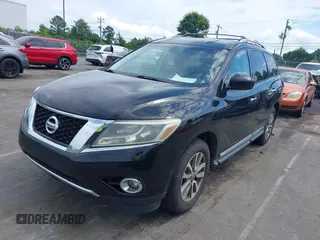 2013 Nissan Pathfinder SL z VIN 5N1AR2MNXDC646867, wystawiony jako IAAI lot #42483972 z przebiegiem 161 125 mil mil oraz . Historia ofert i sprzedaży dostępna na DreamBid. Obrazek 2.
