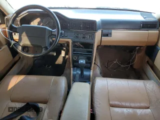1992 Volvo 960 z VIN YV1KW9510N0005570, wystawiony jako Copart lot #70897964 z przebiegiem 254 533 mil mil oraz Szkody całkowita. Historia ofert i sprzedaży dostępna na DreamBid. Obrazek 8.