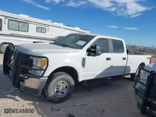 2017 Ford Super Duty F-250 SRW Lariat with VIN 1FT7W2B63HEF18595, listed as a IAAI auction lot 41675679 with 164,432 mi miles. Bid and sale history available at carsss.com. Image 14.
