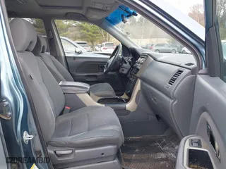 2008 Honda Pilot SE with VIN 5FNYF183X8B027175, listed as a IAAI auction lot 41892506 with 227,411 mi miles. Bid and sale history available at carsss.com. Image 5.