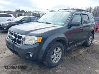 2008 Ford Escape XLT with VIN 1FMCU93118KA95738, listed as a IAAI auction lot 42051010 with 191,112 mi miles. Bid and sale history available at carsss.com. Image 2.