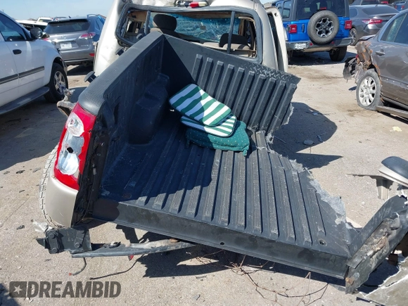 2004 Ford Explorer Sport Trac XLS z VIN 1FMZU67K74UC30067, wystawiony jako IAAI lot #41680436 z przebiegiem Nie podano mil oraz . Historia ofert i sprzedaży dostępna na DreamBid. Obrazek 15.