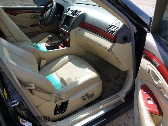 2011 Lexus LS 460 z VIN JTHCL5EF2B5010516, wystawiony jako IAAI lot #41930484 z przebiegiem 211 739 mil mil oraz . Historia ofert i sprzedaży dostępna na DreamBid. Obrazek 5.