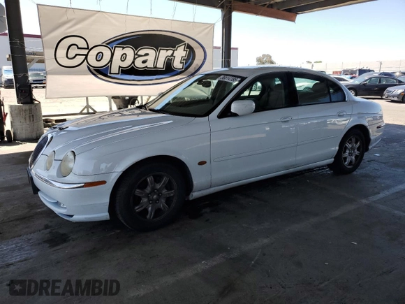 2000 Jaguar S-Type V8 z VIN SAJDA01D7YGL39410, wystawiony jako Copart lot #56814185 z przebiegiem 47 861 mil mil oraz Szkoda całkowita • Salvage title. Historia ofert i sprzedaży dostępna na DreamBid. Obrazek 1.