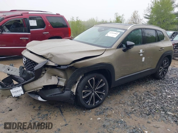 2025 Mazda CX-50 Premium z VIN 7MMVABDY2SN339010, wystawiony jako IAAI lot #42201002 z przebiegiem 36 mil mil oraz . Historia ofert i sprzedaży dostępna na DreamBid. Obrazek 2.