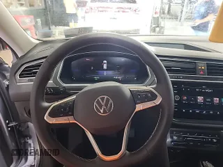 2024 Volkswagen Tiguan SE with VIN 3VV3B7AX5RM084940, listed as a IAAI auction lot 42731231 with 19,747 mi miles and . Bid and sale history available at DreamBid. Image 9.