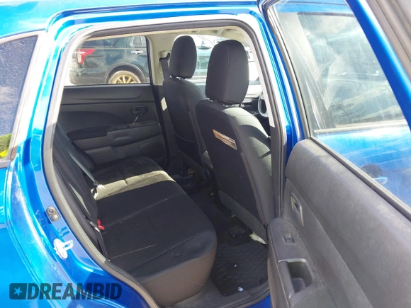 2015 Mitsubishi Outlander ES z VIN 4A4AR3AU0FE008844, wystawiony jako IAAI lot #41531750 z przebiegiem 51 185 mil mil oraz . Historia ofert i sprzedaży dostępna na DreamBid. Obrazek 8.