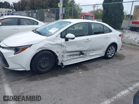 2023 Toyota Corolla LE z VIN JTDB4MEE7PJ001532, wystawiony jako IAAI lot #42073674 z przebiegiem 32 962 mil mil oraz . Historia ofert i sprzedaży dostępna na DreamBid. Obrazek 14.