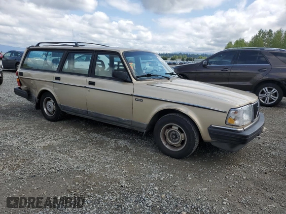 1993 Volvo 240 z VIN YV1AW8311P1956415, wystawiony jako Copart lot #55122855 z przebiegiem 276 658 mil mil oraz Szkoda całkowita • Salvage title. Historia ofert i sprzedaży dostępna na DreamBid. Obrazek 4.
