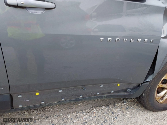 2018 Chevrolet Traverse LT Cloth with VIN 1GNERGKW6JJ224916, listed as a IAAI auction lot 41627315 with 180,639 mi miles. Bid and sale history available at carsss.com. Image 17.