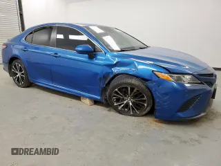 2018 Toyota Camry LE z VIN 4T1B11HK0JU080066, wystawiony jako Copart lot #56673055 z przebiegiem 253 741 mil mil oraz Czysty tytuł • Clean title. Historia ofert i sprzedaży dostępna na DreamBid. Obrazek 4.