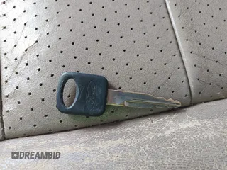 2002 Ford F-250 XL с VIN 1FTNW21F92EC27048, выставлен на аукционе IAAI как лот 42016383 с пробегом 179 671 миль миль и . История ставок и продаж доступна на DreamBid. Изображение 11.