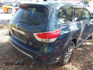 2013 Nissan Pathfinder SV with VIN 5N1AR2MM5DC626081, listed as a IAAI auction lot 41977979 with 140,933 mi miles. Bid and sale history available at carsss.com. Image 4.