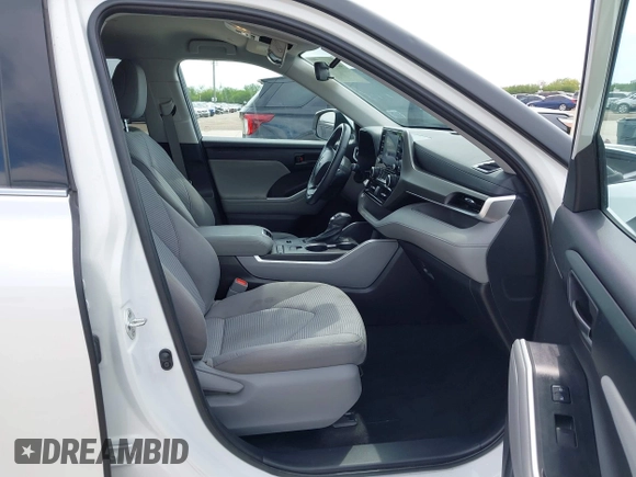 2022 Toyota Highlander LE with VIN 5TDZZRAH4NS090313, listed as a IAAI auction lot 42137543 with 81,954 mi miles and . Bid and sale history available at DreamBid. Image 5.