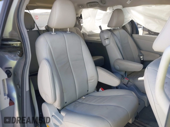2014 Toyota Sienna XLE z VIN 5TDYK3DC6ES420613, wystawiony jako IAAI lot #41207273 z przebiegiem 58 775 mil mil oraz . Historia ofert i sprzedaży dostępna na DreamBid. Obrazek 8.