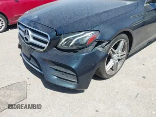 2017 Mercedes-Benz E 300 Luxury z VIN WDDZF4JB4HA082033, wystawiony jako IAAI lot #41819829 z przebiegiem 89 651 mil mil oraz . Historia ofert i sprzedaży dostępna na DreamBid. Obrazek 17.
