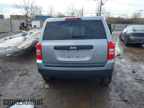 2017 Jeep Patriot Sport with VIN 1C4NJPBA5HD209935, listed as a IAAI auction lot 41522830 with 58,724 mi miles. Bid and sale history available at carsss.com. Image 17.