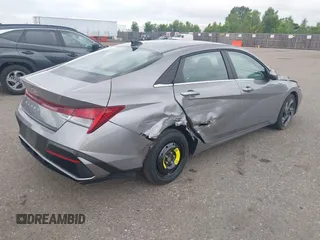 2025 Hyundai Elantra SEL Convenience z VIN KMHLS4DG4SU925278, wystawiony jako IAAI lot #42520321 z przebiegiem 13 936 mil mil oraz . Historia ofert i sprzedaży dostępna na DreamBid. Obrazek 4.