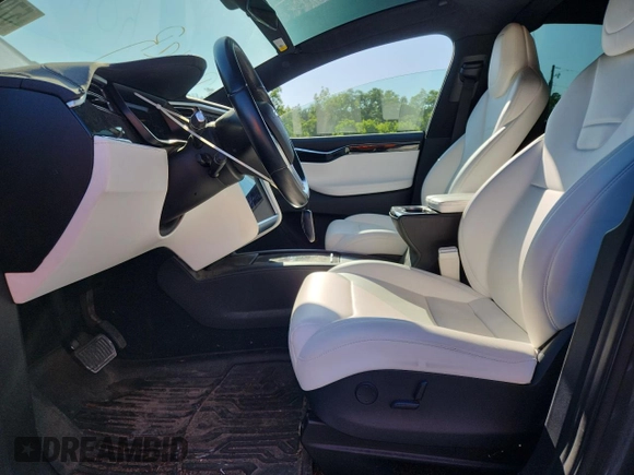2017 Tesla Model X 90D z VIN 5YJXCBE22HF060645, wystawiony jako Copart lot #57907115 z przebiegiem 55 343 mil mil oraz Szkoda całkowita • Salvage title. Historia ofert i sprzedaży dostępna na DreamBid. Obrazek 7.
